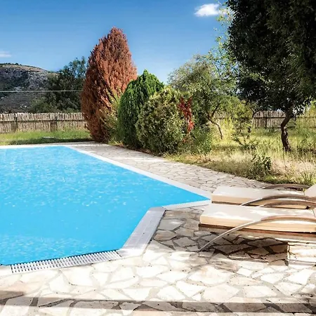 Kostis Villa *